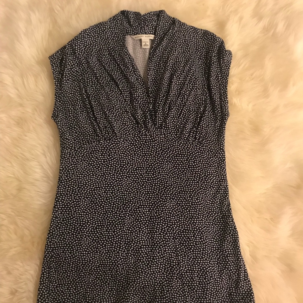 Banana Republic short sleeve V-neck Shirt